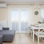 Sloneczny Apartament Z Pieknym Widokiem Klimatyzacja Noclegi Renters