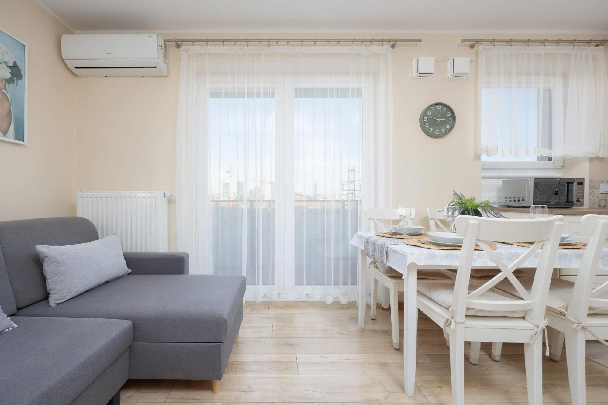 Sloneczny Z Pieknym Widokiem Klimatyzacja Renters Warszawa